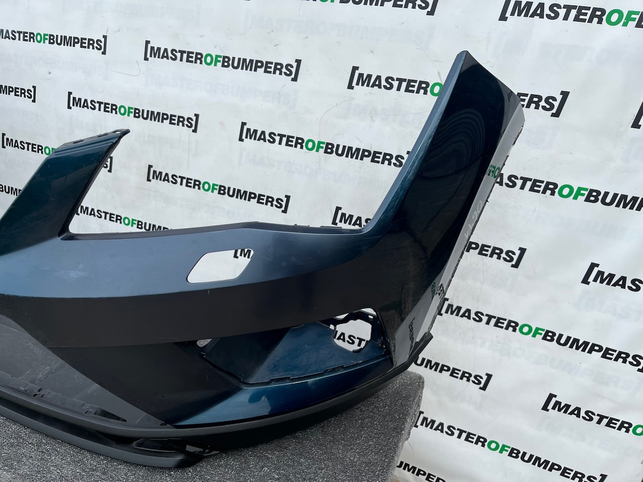 Seat Ateca Experience Tsi Evo Suv 2016-2020 Front Bumper 4 Pdc Genuine [v671]