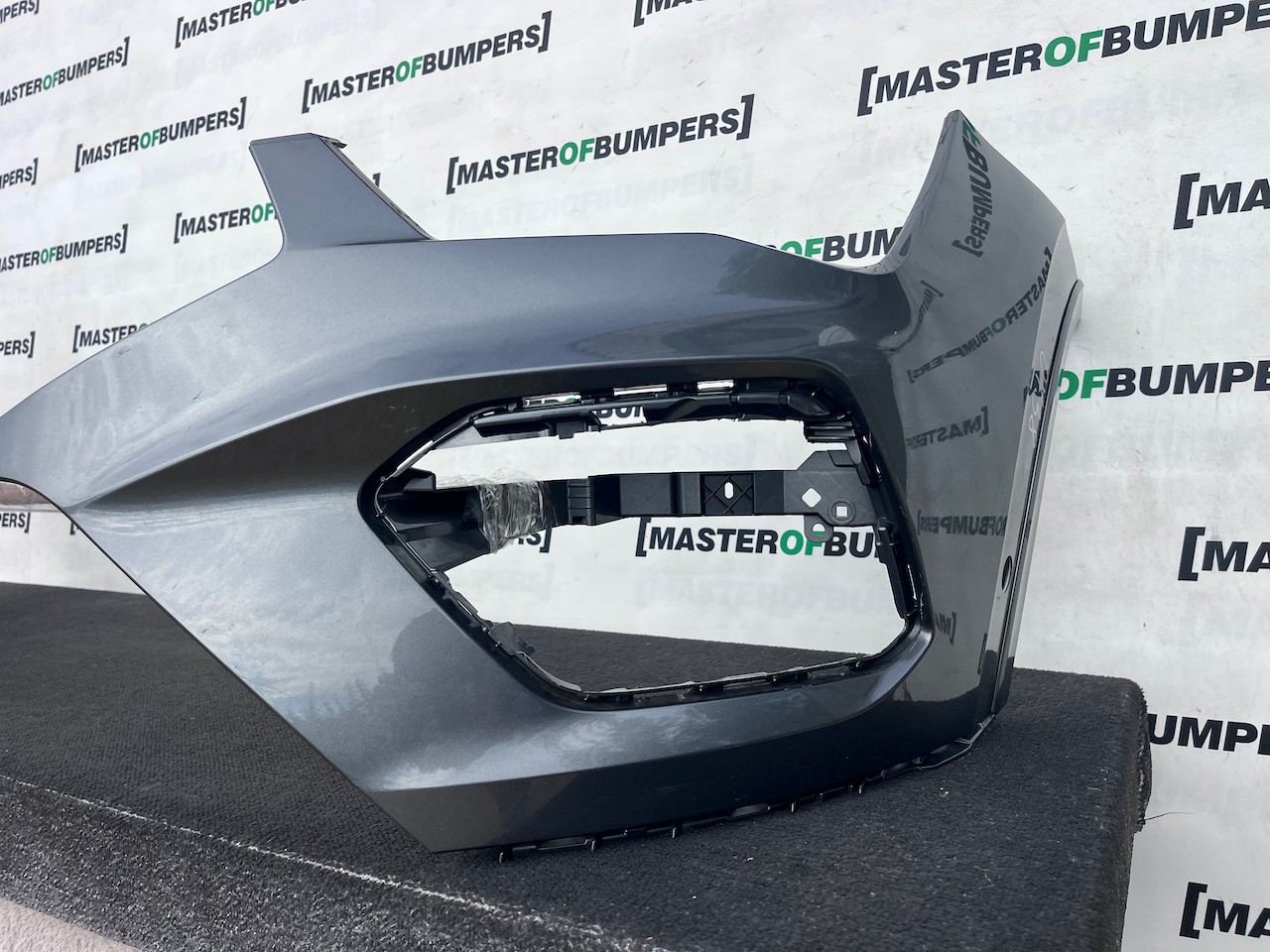 Seat Ateca Technology Tsi Suv 2021-2025 Front Bumper 6 Pdc Genuine [v738]