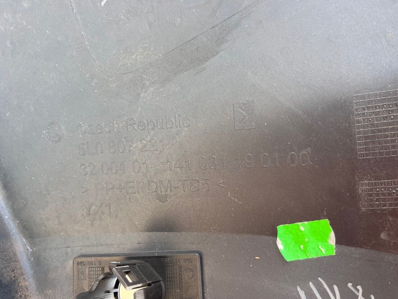 Skoda Yeti Mk1 2009-2014 Front Bumper 6 Pdc No Jets Genuine [s327]