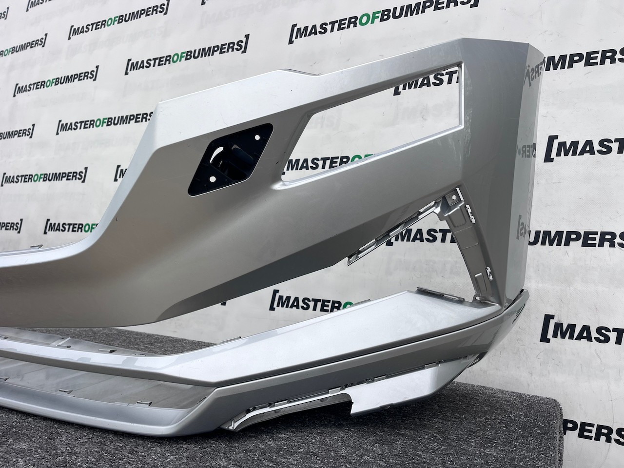 Skoda Karoq Sport Line Mk1 Lift 2022-2024 Front Bumper Pdc + Jets Genuine [s649]