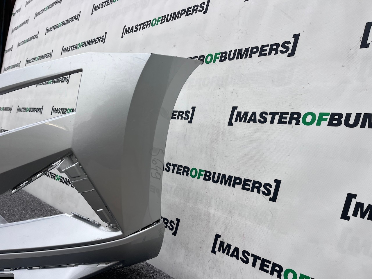 Skoda Karoq Sport Line Mk1 Lift 2022-2024 Front Bumper Pdc + Jets Genuine [s649]