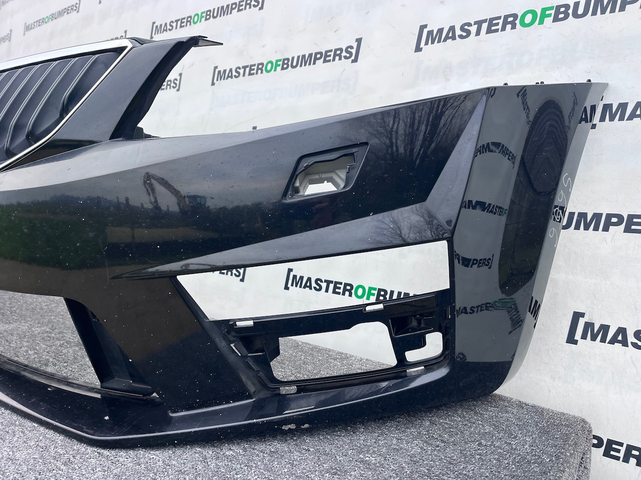 Skoda Octavia Vrs Mk3 Saloon Estate 2013-2016 Front Bumper 4 Pdc Genuine [s656]