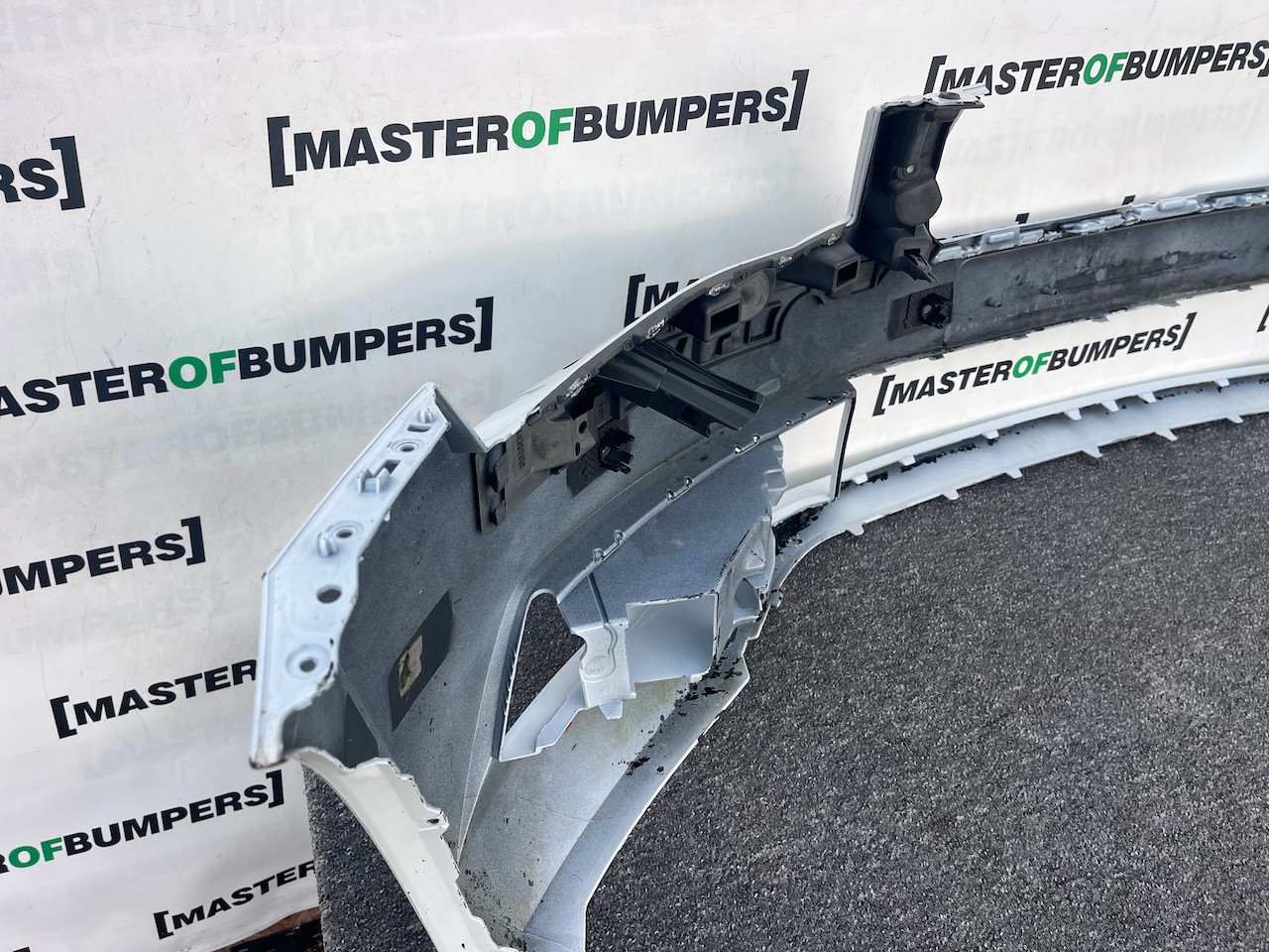 Skoda Superb Salon Estat Mk3 2015-2019 Front Bumper 4 Pdc + Jets Genuine [s684]