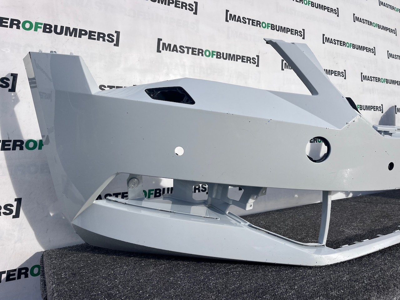 Skoda Superb Salon Estat Mk3 2015-2019 Front Bumper 4 Pdc + Jets Genuine [s684]