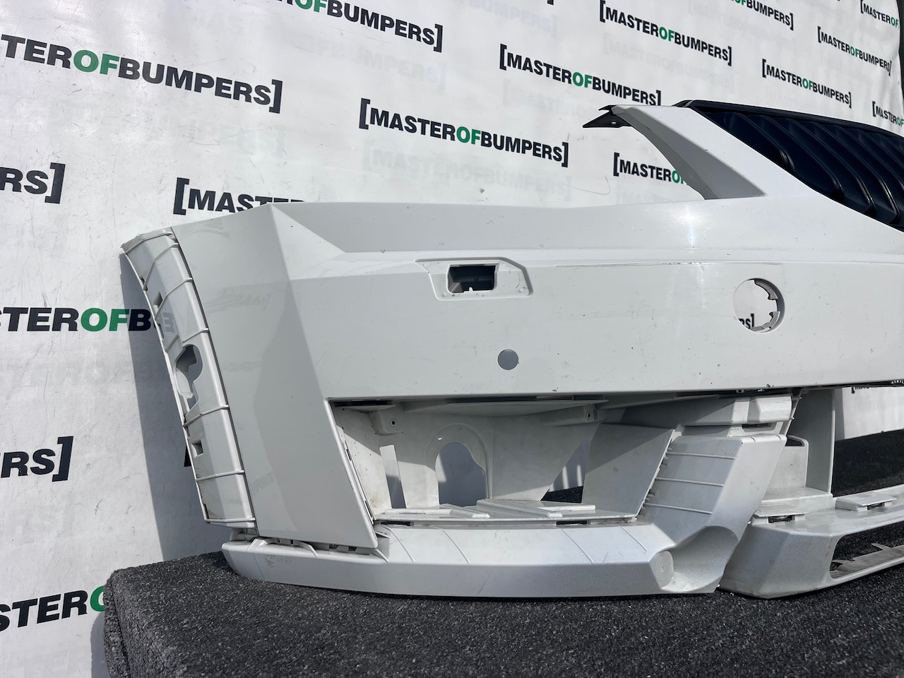 Skoda Octavia Scout Estat Mk3 2012-2016 Front Bumper 4 Pdc +jets Genuine [s717]