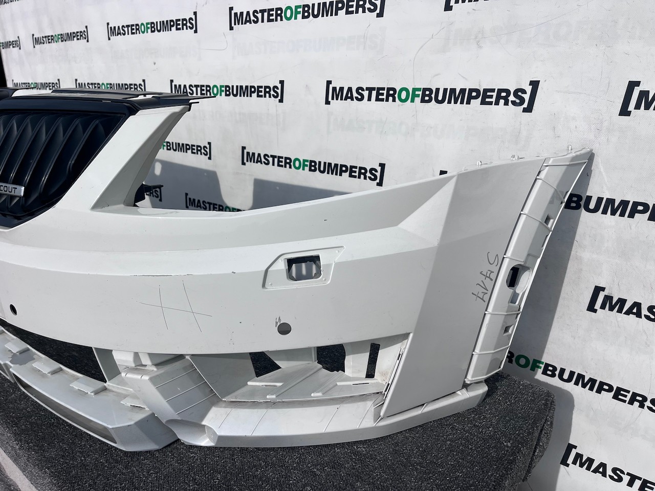 Skoda Octavia Scout Estat Mk3 2012-2016 Front Bumper 4 Pdc +jets Genuine [s717]
