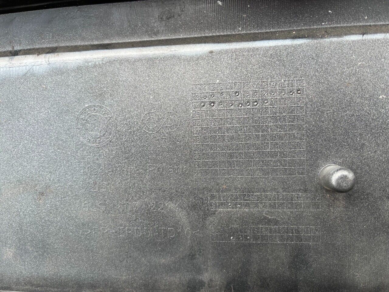 Skoda Yeti Style Elegance Facelift 2013-2017 Front Bumper Jets Genuine [s404]