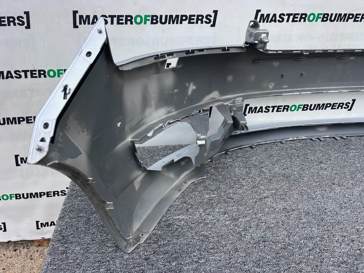 Skoda Rapid Spaceback 2012-2015 Front Bumper Red No Pdc Jets Genuine [s625]