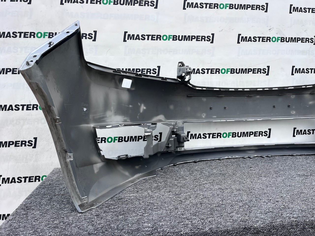 Skoda Rapid Spaceback 2012-2015 Front Bumper Red No Pdc Jets Genuine [s625]