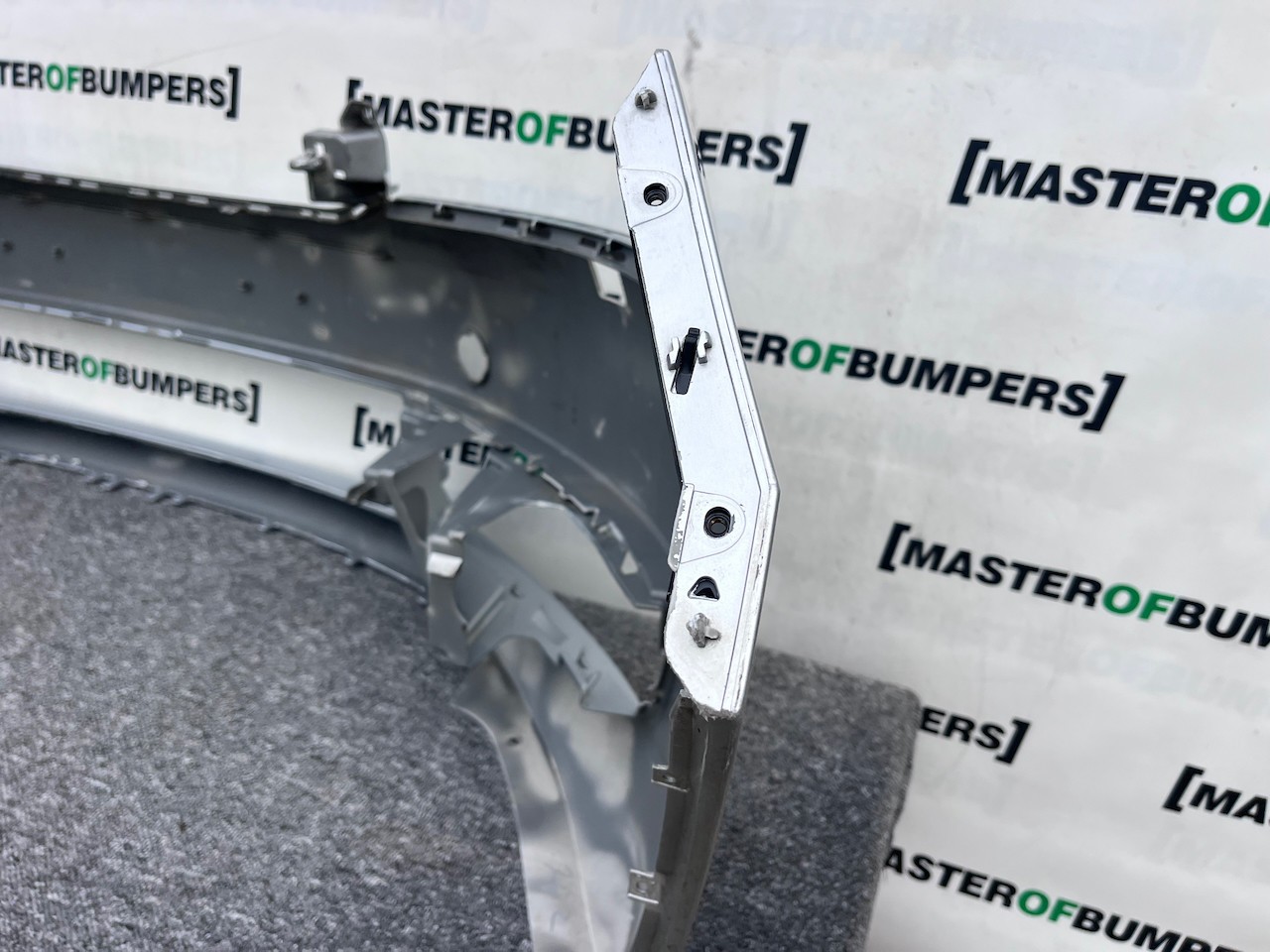 Skoda Rapid Spaceback 2012-2015 Front Bumper Red No Pdc Jets Genuine [s625]