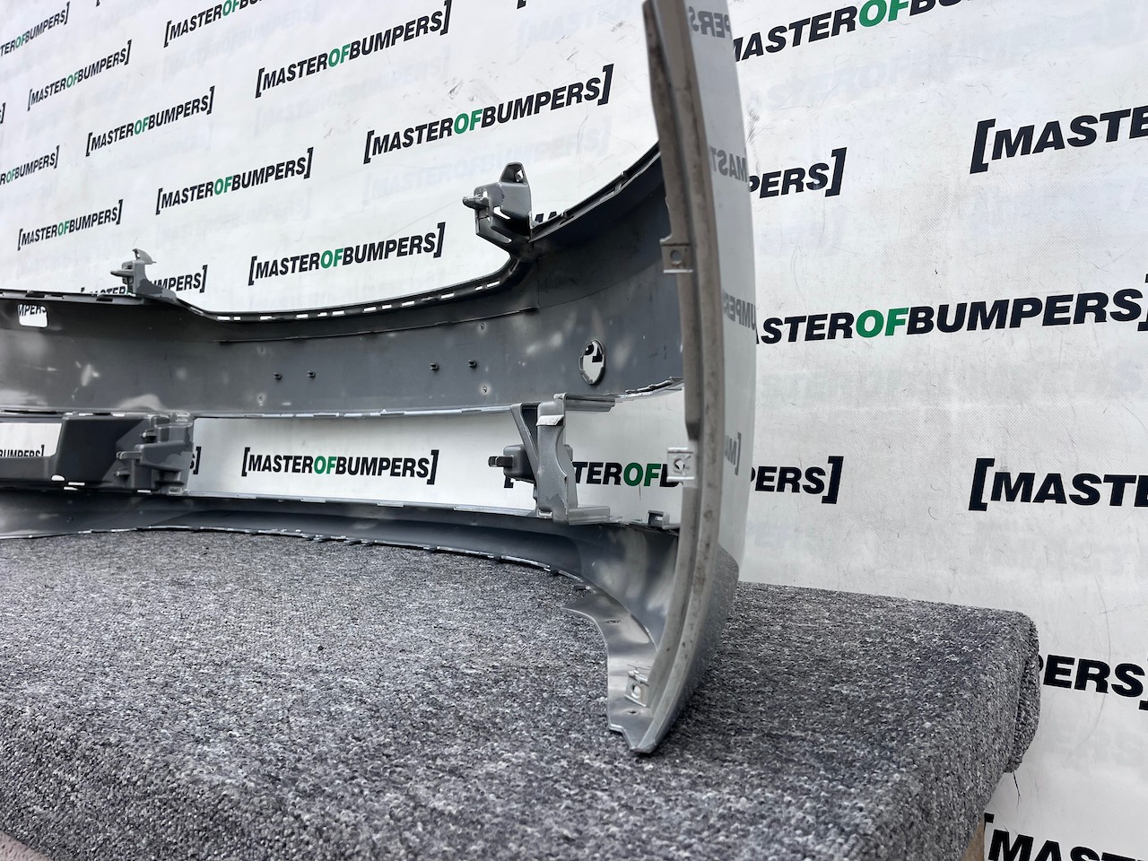 Skoda Rapid Spaceback 2012-2015 Front Bumper Red No Pdc Jets Genuine [s625]