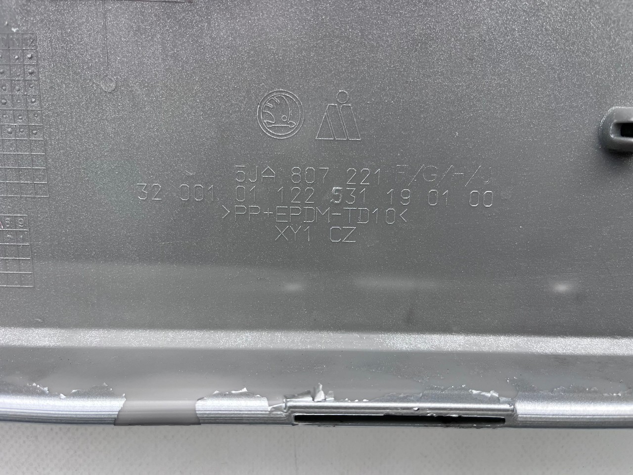 Skoda Rapid Spaceback 2012-2015 Front Bumper Red No Pdc Jets Genuine [s625]