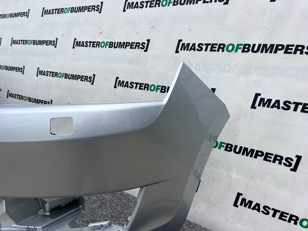 Skoda Rapid Spaceback 2012-2015 Front Bumper Red No Pdc Jets Genuine [s625]