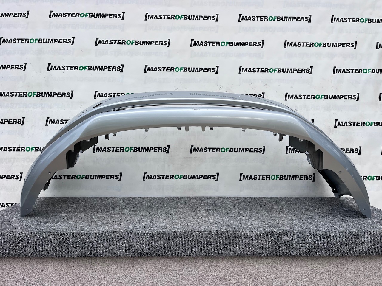 Skoda Rapid Spaceback 2012-2015 Front Bumper Red No Pdc Jets Genuine [s625]