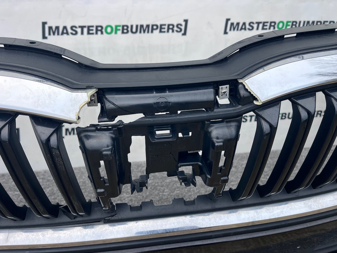 Skoda Octavia Se Comfort Mk4 2020-2023 Front Bumper 4 Pdc Jets Genuine [s657]