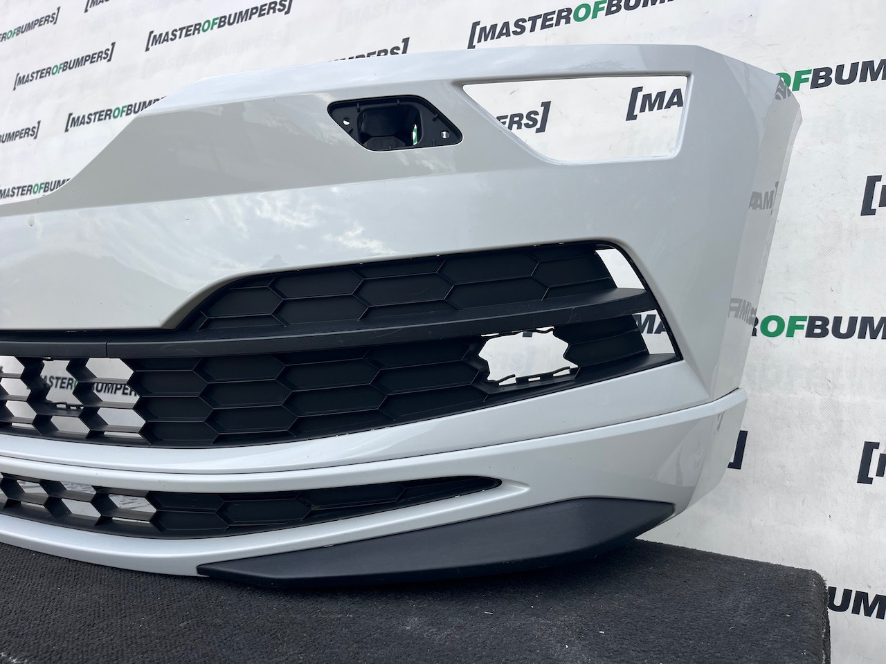 Skoda Karoq Sport Line 2017-2021 Front Bumper 4 Pdc + Jets Genuine [s745]