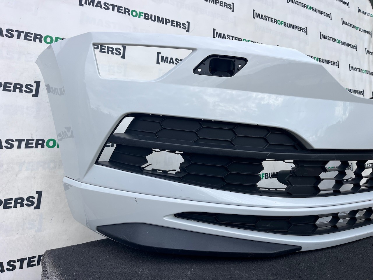 Skoda Karoq Sport Line 2017-2021 Front Bumper 4 Pdc + Jets Genuine [s745]