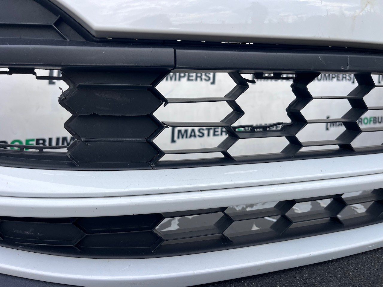 Skoda Karoq Sport Line 2017-2021 Front Bumper 4 Pdc + Jets Genuine [s745]