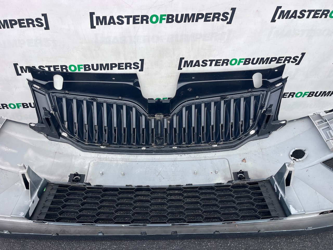 Skoda Octavia Vrs Mk3 2012-2016 Front Bumper 4 Pdc Jets Genuine [s748]
