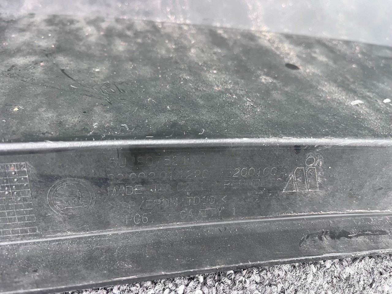 Skoda Rapid Spaceback Se Sport 2012-2018 Rear Bumper 3 Pdc Genuine [s654]