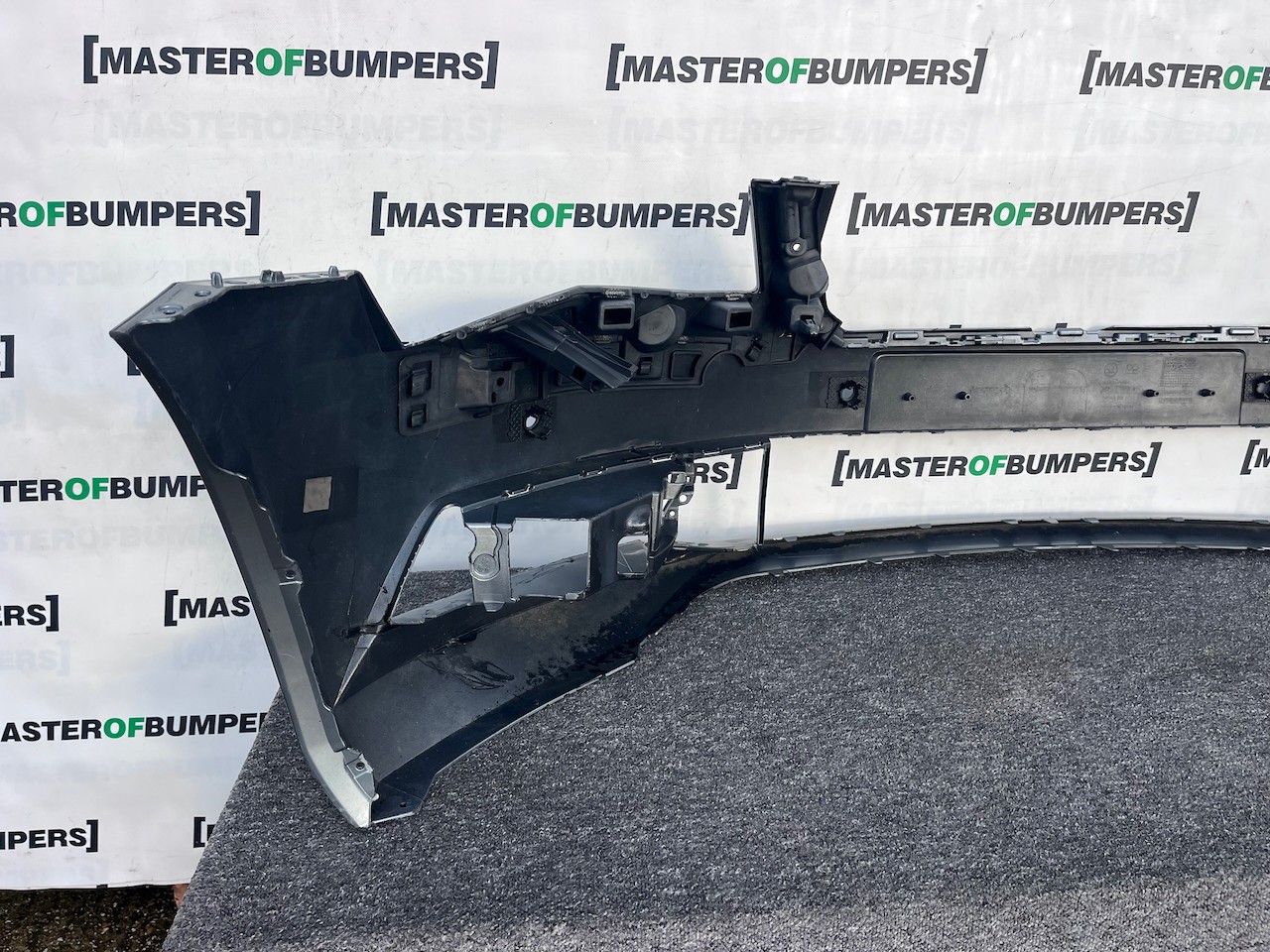 Skoda Superb Salon Estat Mk3 2015-2019 Front Bumper 4 Pdc + Jets Genuine [s686]