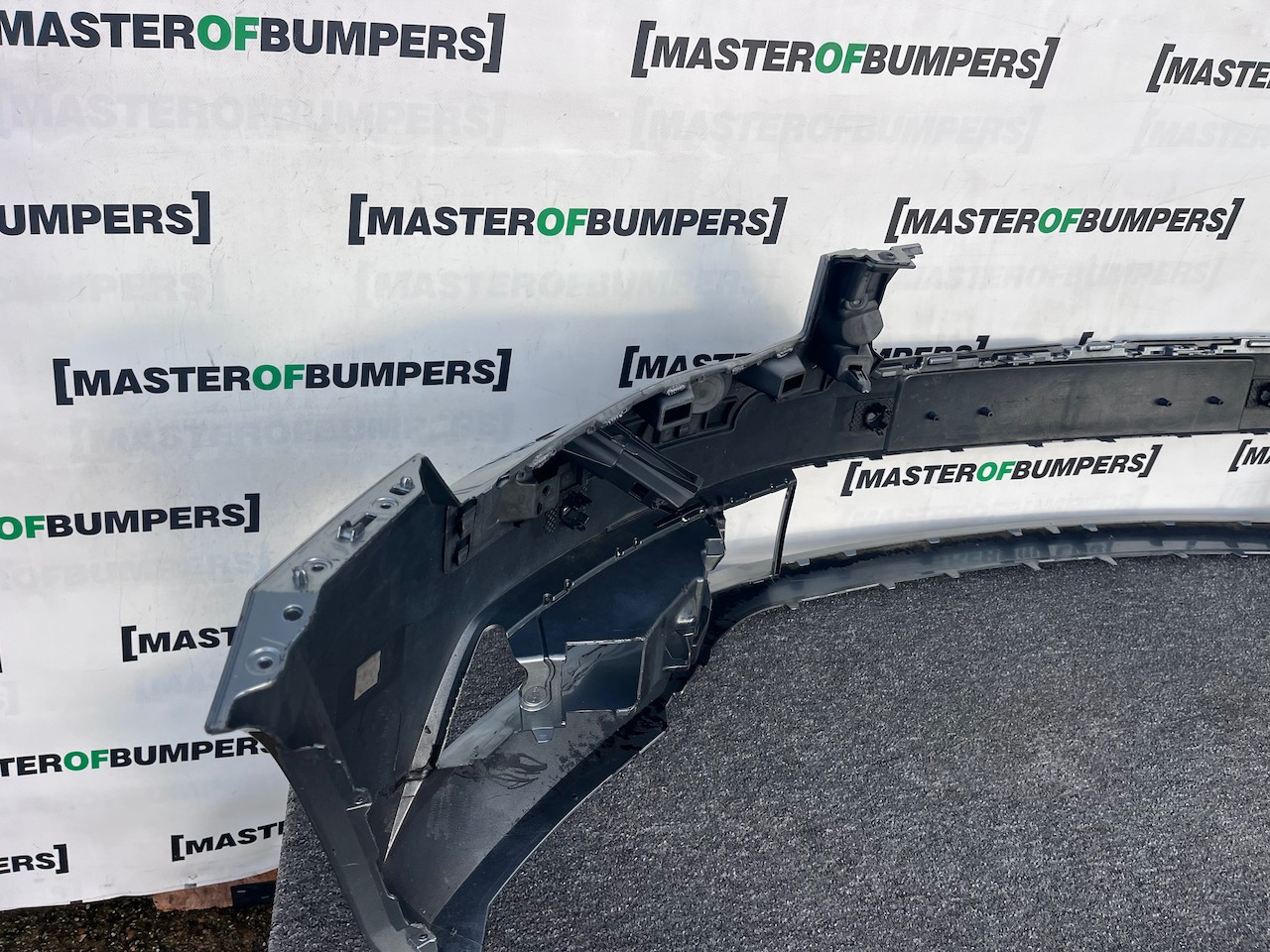 Skoda Superb Salon Estat Mk3 2015-2019 Front Bumper 4 Pdc + Jets Genuine [s686]