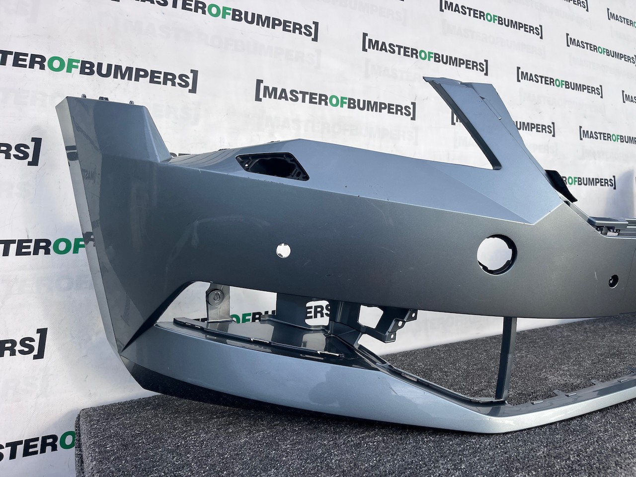 Skoda Superb Salon Estat Mk3 2015-2019 Front Bumper 4 Pdc + Jets Genuine [s686]