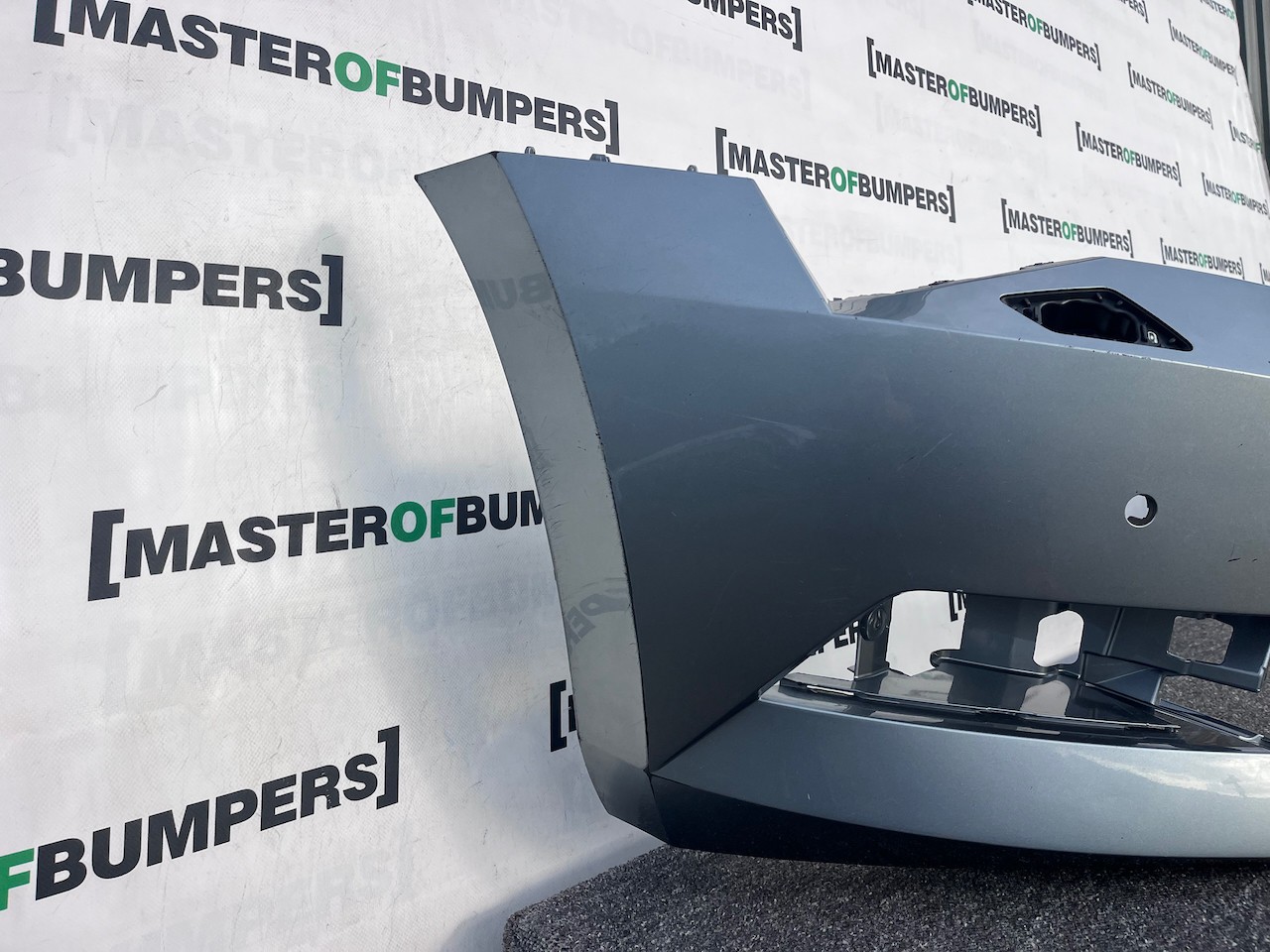 Skoda Superb Salon Estat Mk3 2015-2019 Front Bumper 4 Pdc + Jets Genuine [s686]