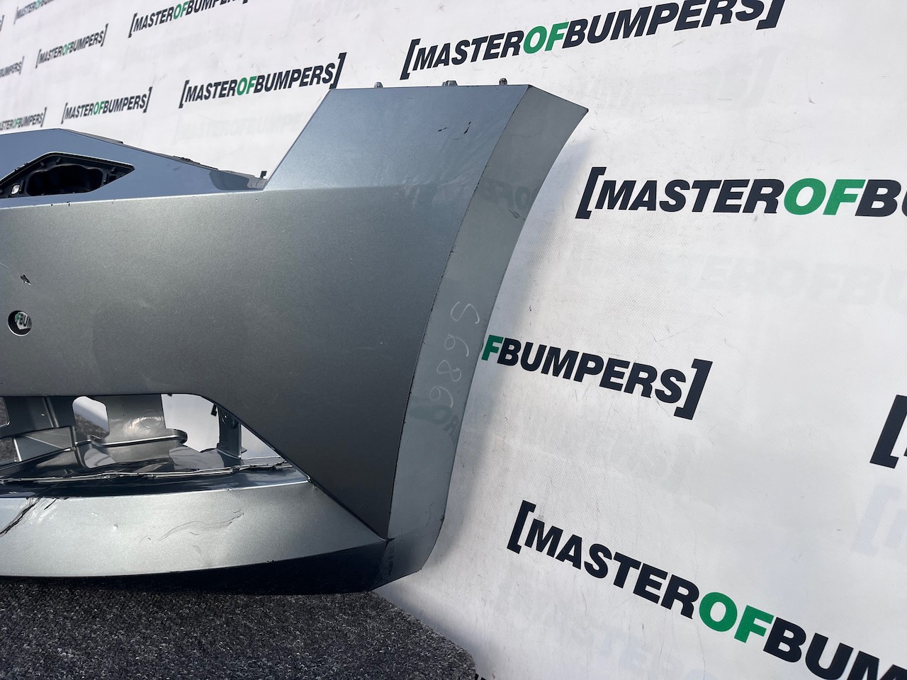 Skoda Superb Salon Estat Mk3 2015-2019 Front Bumper 4 Pdc + Jets Genuine [s686]