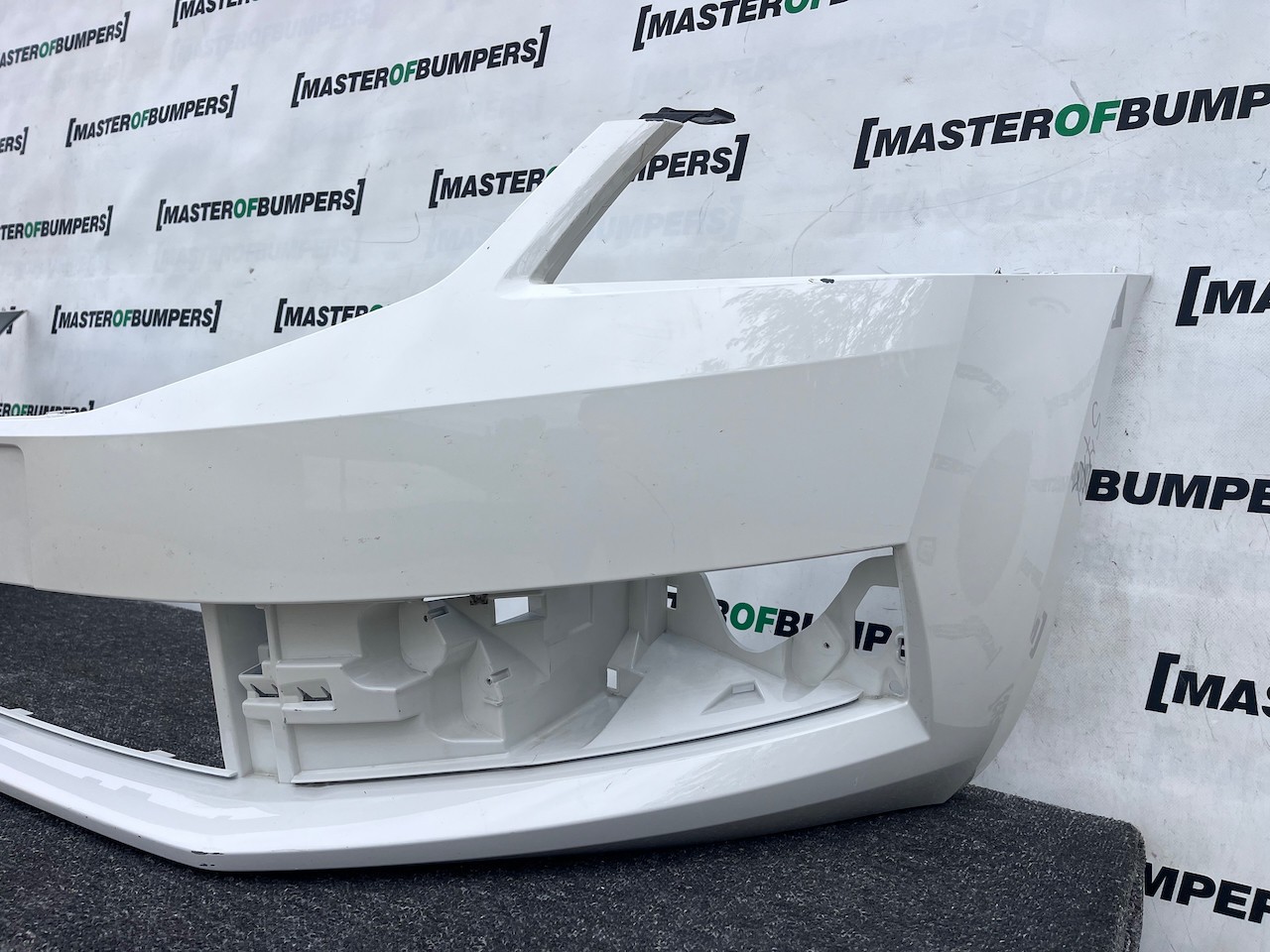 Skoda Octavia Mk3 Facelift 2016-2019 Front Bumper No Pdc No Jets Genuine [s712]