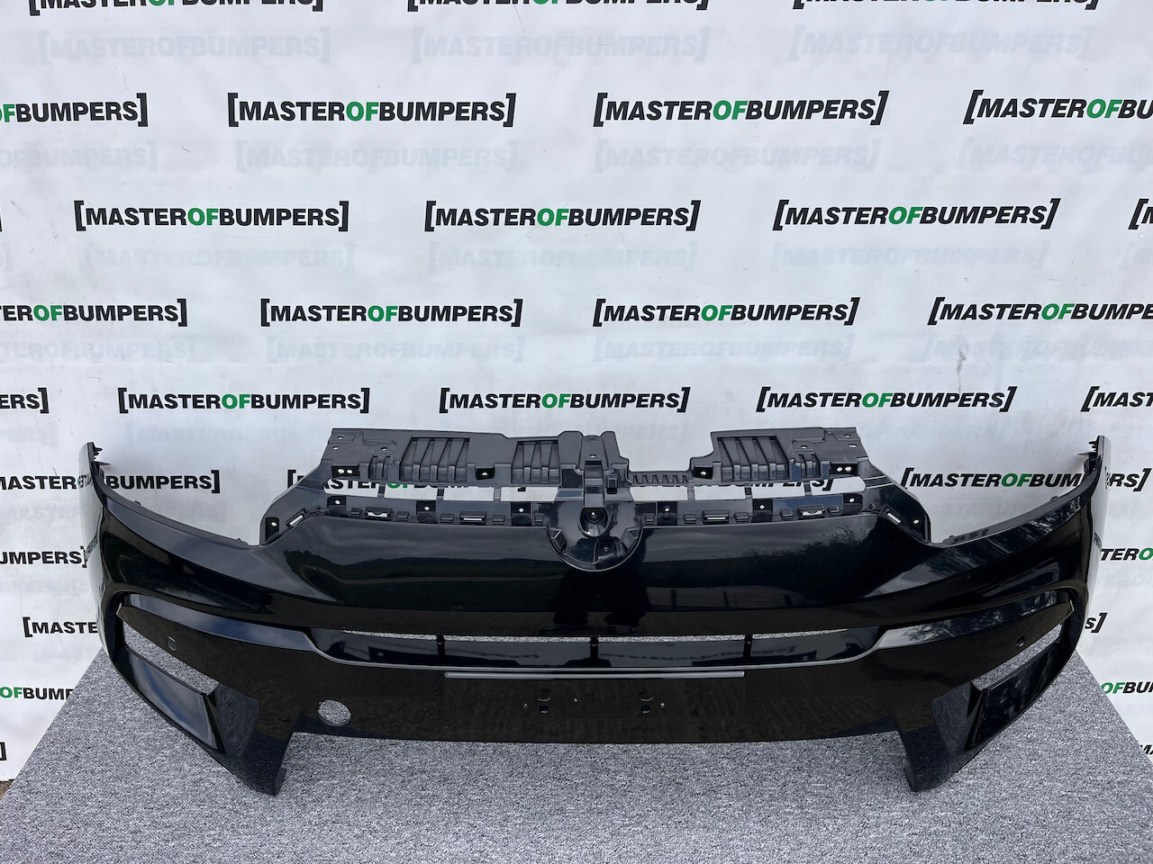 Ssangyong Tivoli Elx Ultimate 2015-2018 Front Bumper 4 Pdc Genuine [p459]