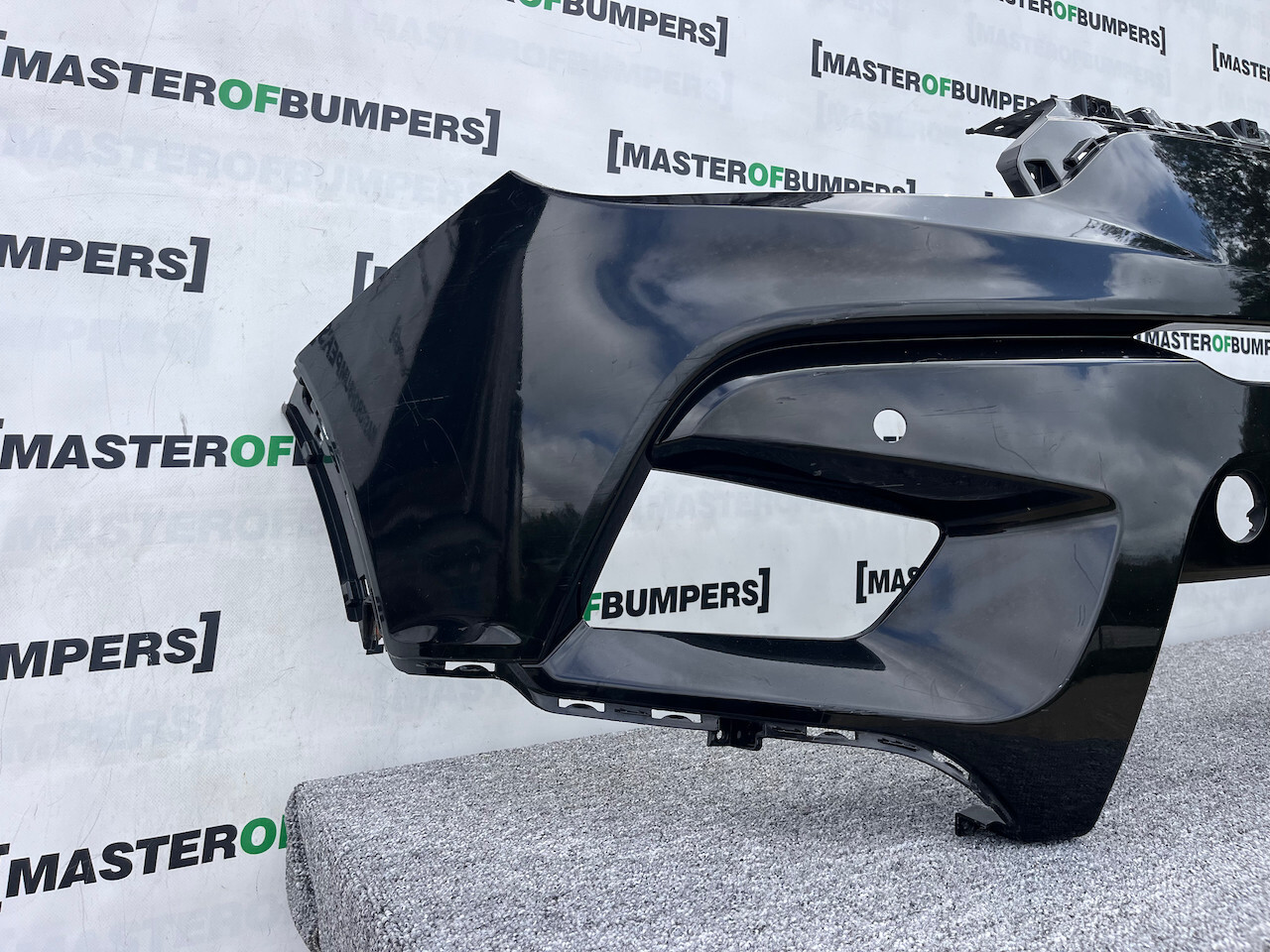 Ssangyong Tivoli Elx Ultimate 2015-2018 Front Bumper 4 Pdc Genuine [p459]