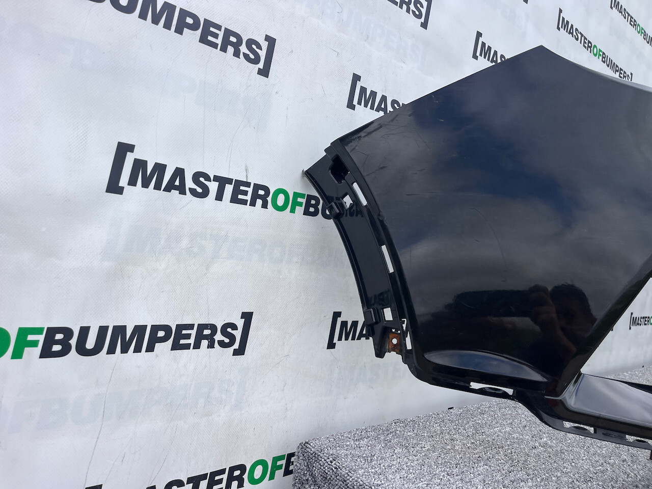 Ssangyong Tivoli Elx Ultimate 2015-2018 Front Bumper 4 Pdc Genuine [p459]