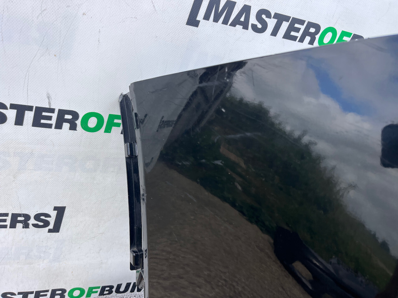 Ssangyong Tivoli Elx Ultimate 2015-2018 Front Bumper 4 Pdc Genuine [p459]