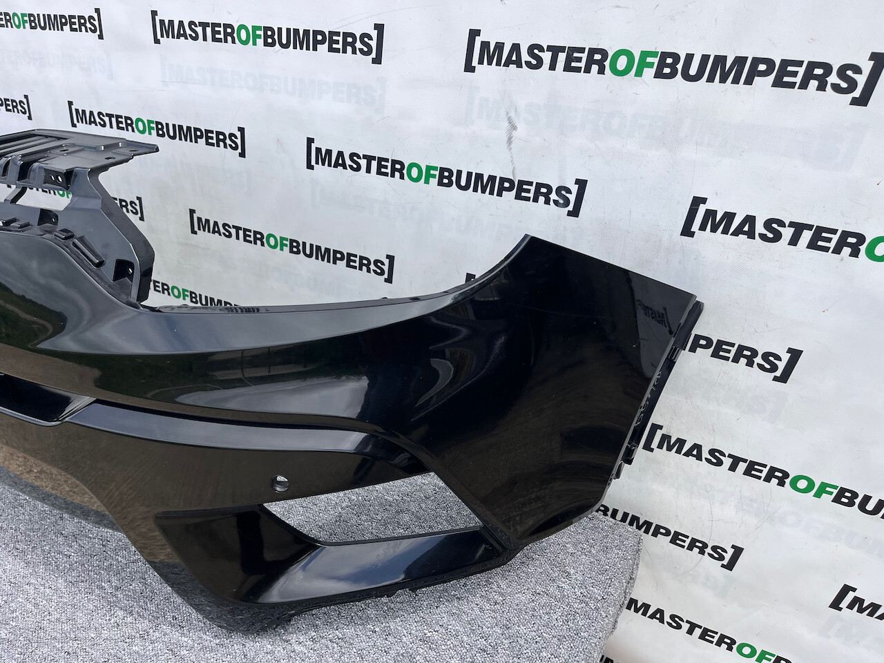 Ssangyong Tivoli Elx Ultimate 2015-2018 Front Bumper 4 Pdc Genuine [p459]