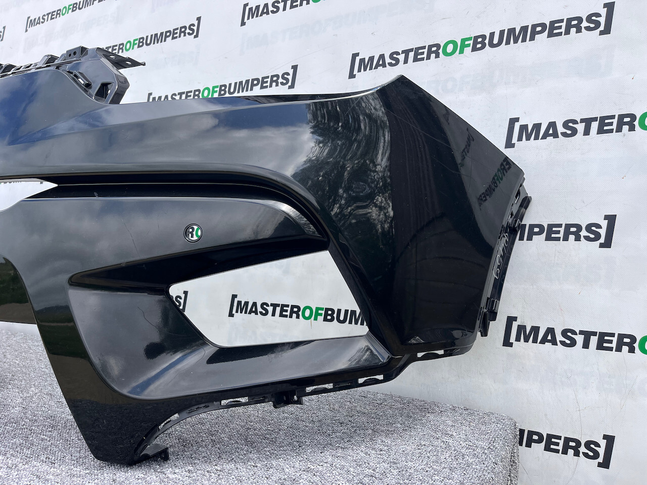 Ssangyong Tivoli Elx Ultimate 2015-2018 Front Bumper 4 Pdc Genuine [p459]