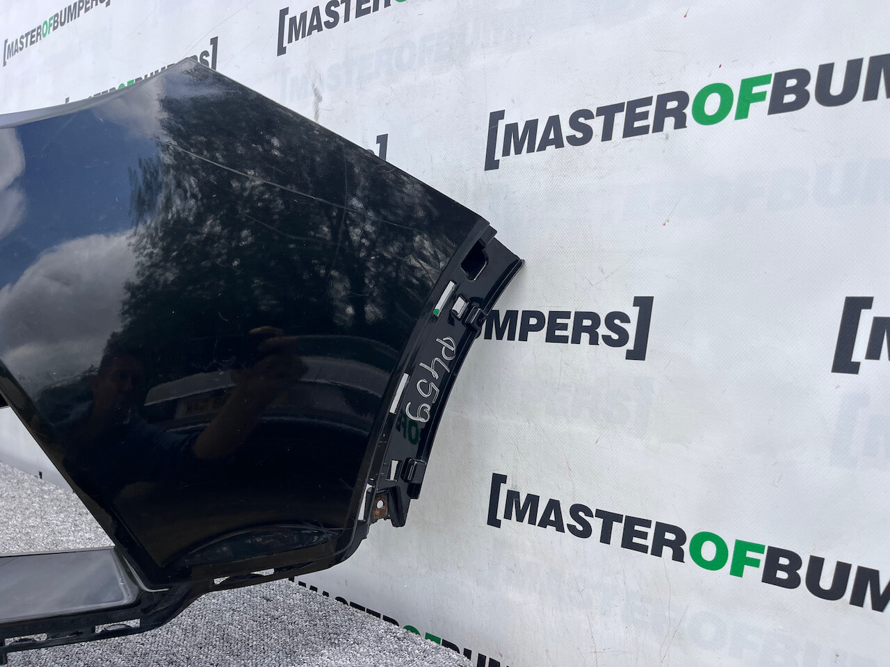 Ssangyong Tivoli Elx Ultimate 2015-2018 Front Bumper 4 Pdc Genuine [p459]