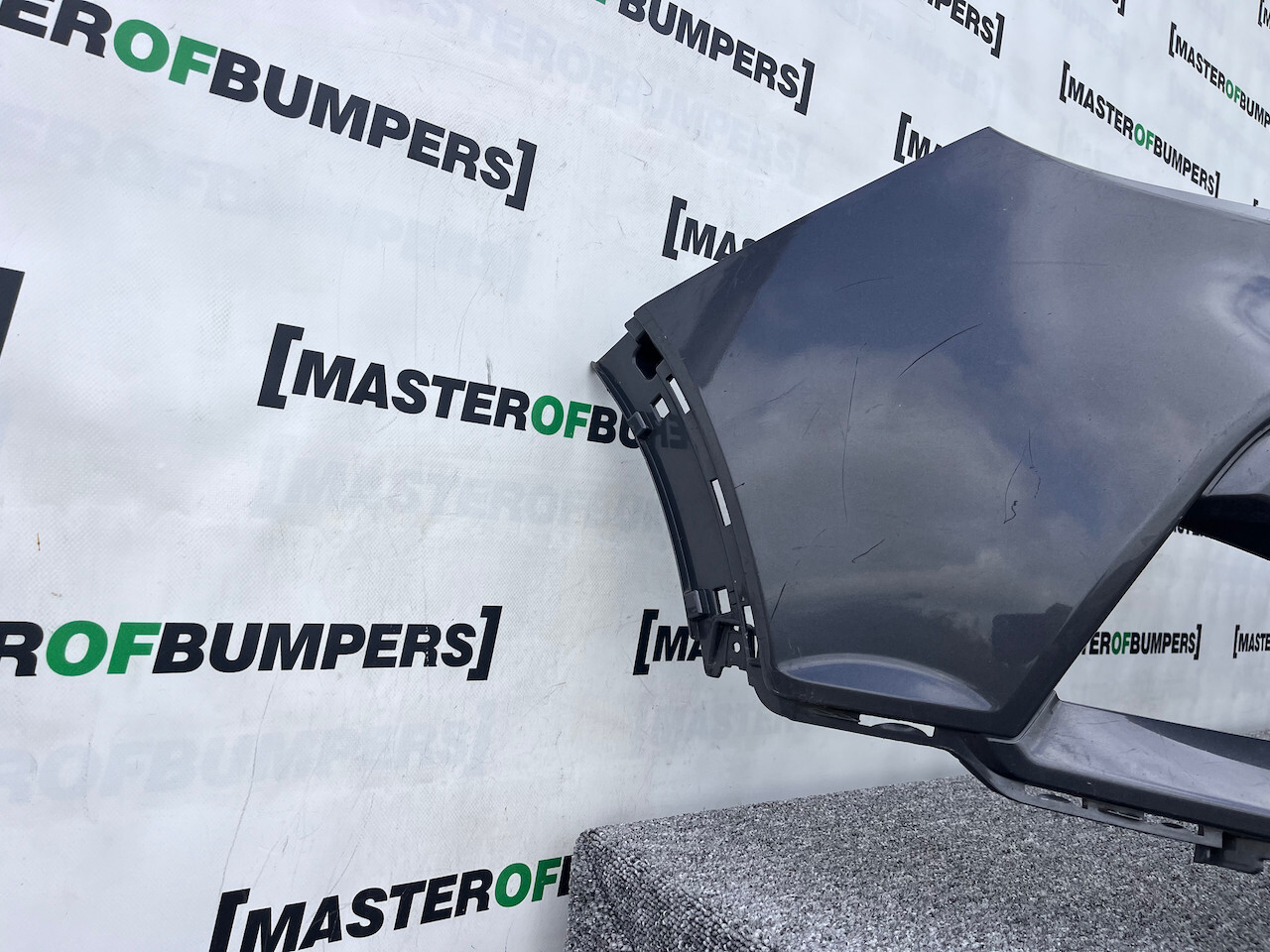 Ssangyong Tivoli Elx Ultimate 2015-2018 Front Bumper No Pdc Genuine [p458]