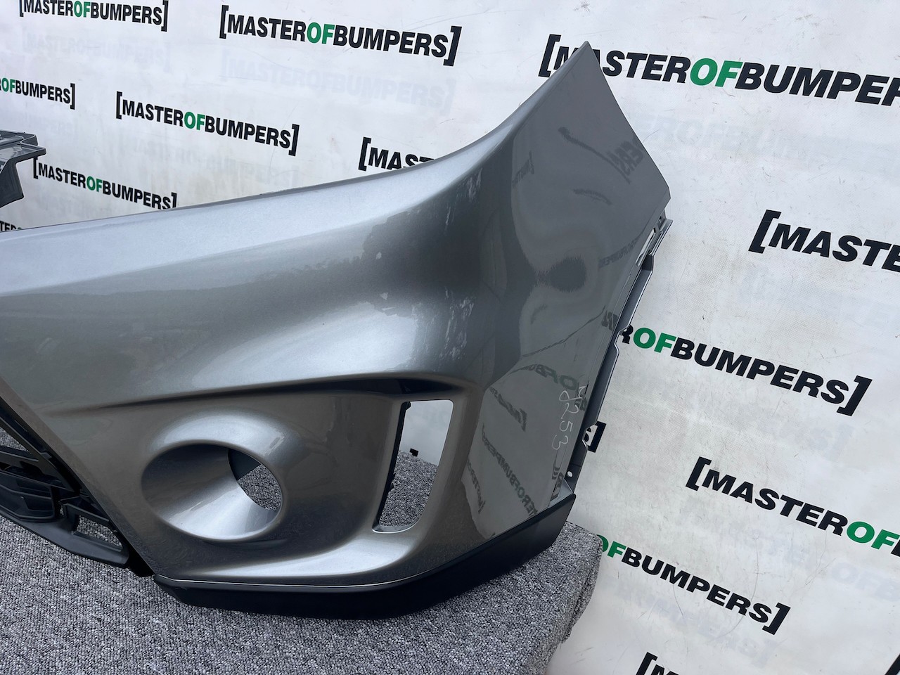 Suzuki Vitara Sz-t Mk4 Hatchback 2015-2018 Front Bumper No Pdc Genuine [j253]