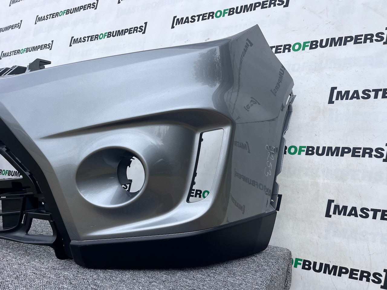 Suzuki Vitara Sz-t Mk4 Hatchback 2015-2018 Front Bumper No Pdc Genuine [j253]