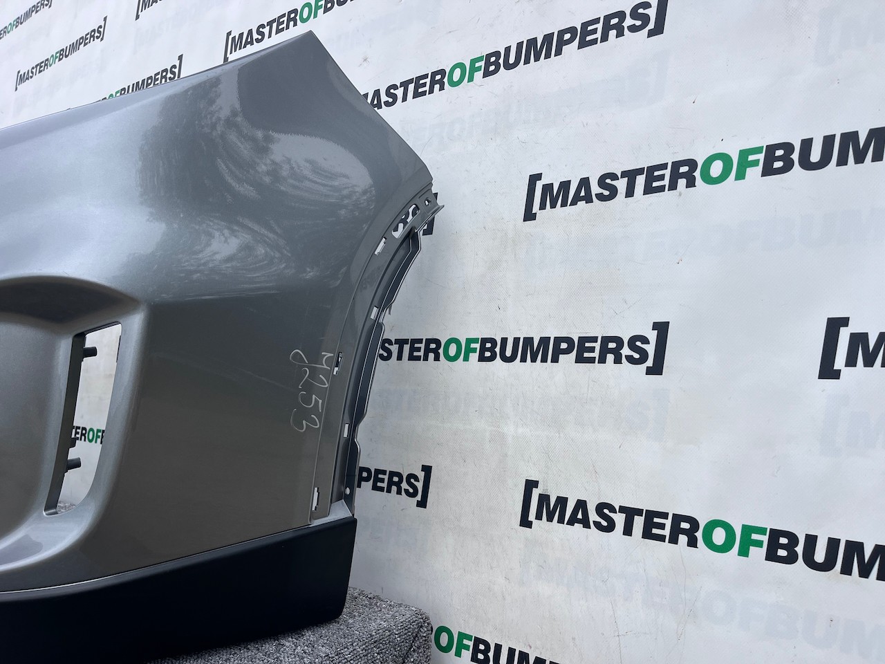 Suzuki Vitara Sz-t Mk4 Hatchback 2015-2018 Front Bumper No Pdc Genuine [j253]