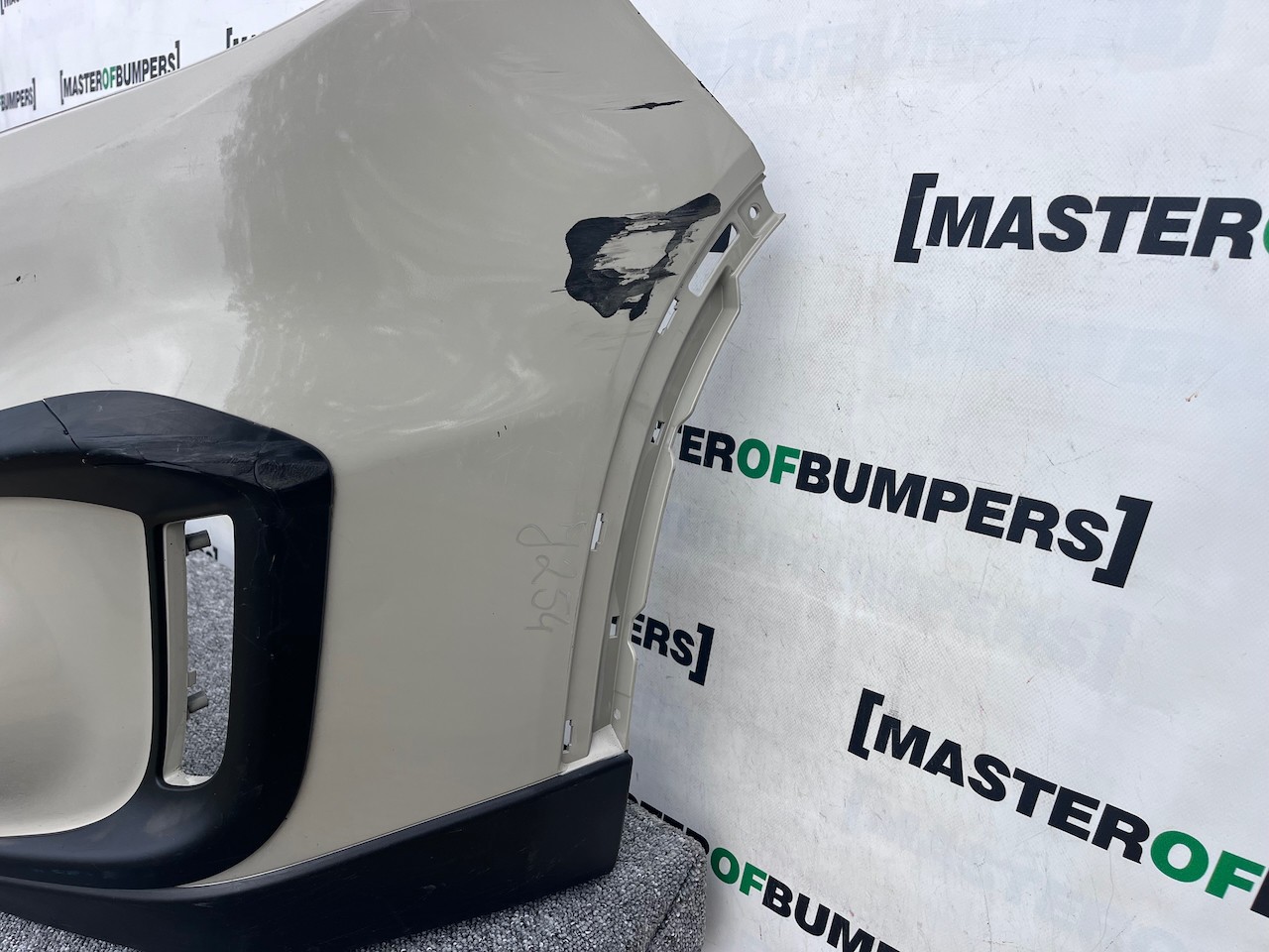 Suzuki Vitara Allgrip Mk4 Hatchback 2015-2018 Front Bumper No Pdc Genuine [j254]