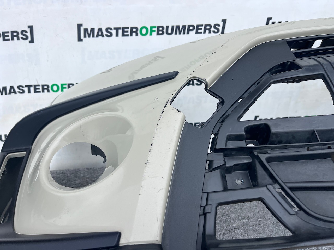 Suzuki Vitara Allgrip Mk4 Hatchback 2015-2018 Front Bumper No Pdc Genuine [j254]