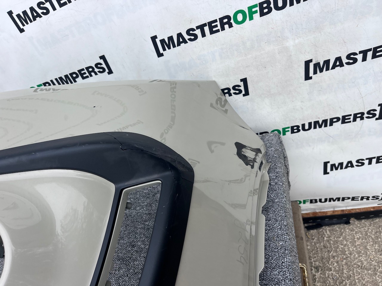 Suzuki Vitara Allgrip Mk4 Hatchback 2015-2018 Front Bumper No Pdc Genuine [j254]