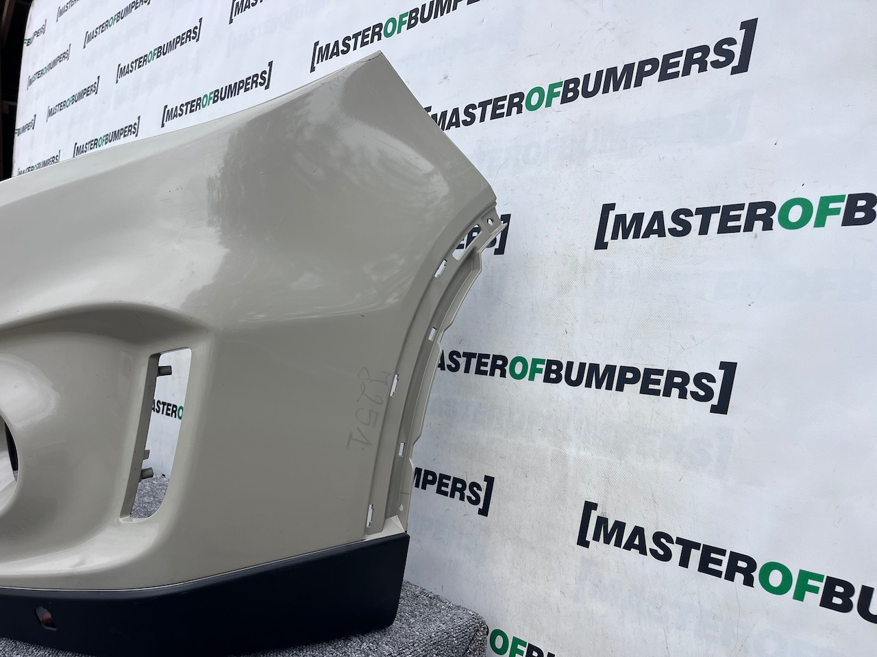 Suzuki Vitara Sz-t Mk4 Hatchback 2015-2018 Front Bumper 4 Pdc Genuine [j251]