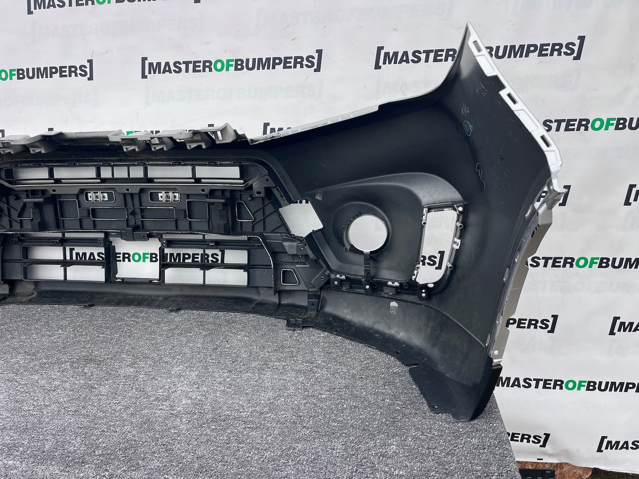 Suzuki Vitara Sz-t Mk4 Lift Hatch 2019-2024 Front Bumper 4 Pdc Genuine [j284]