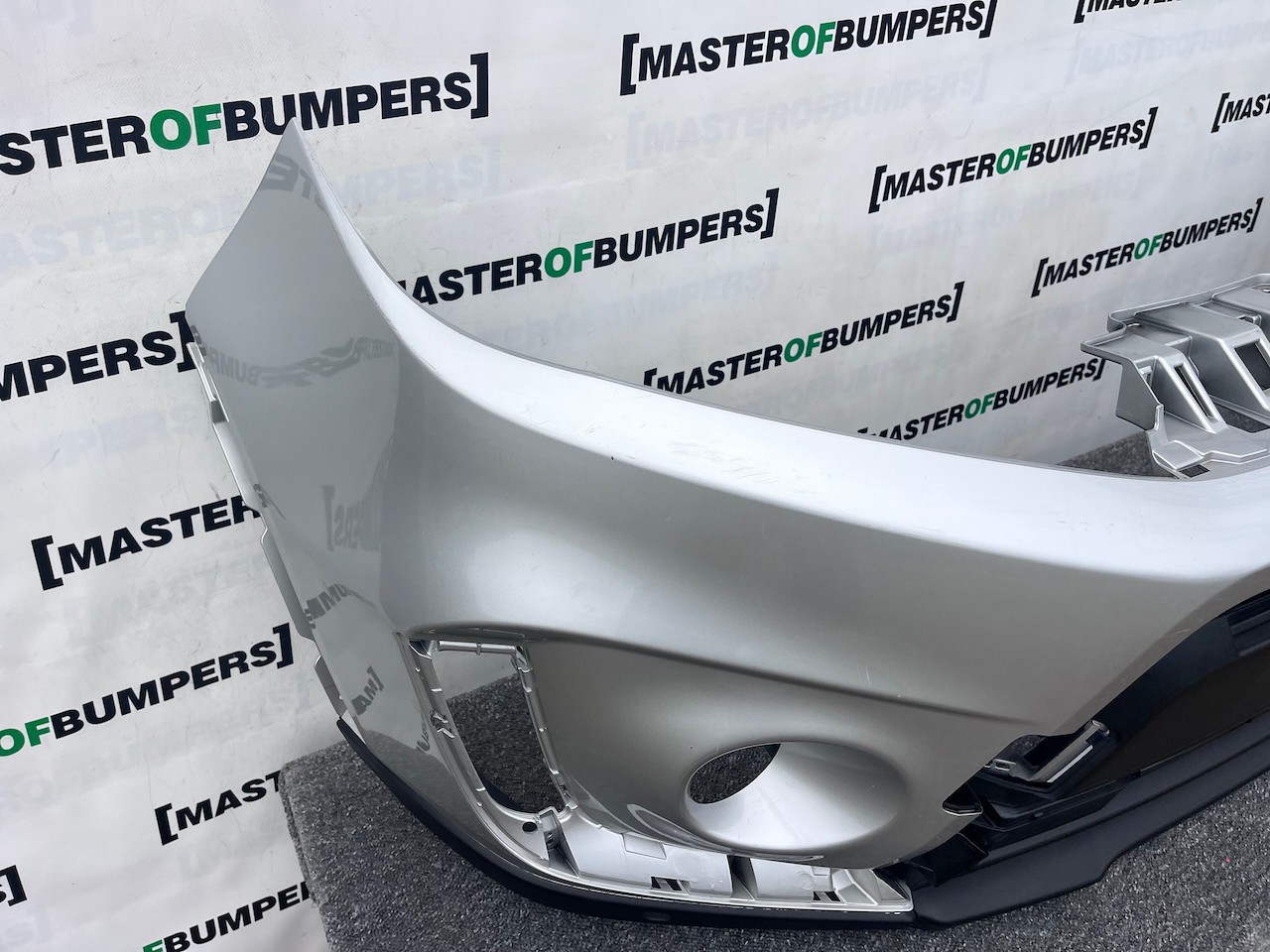 Suzuki Vitara Sz-t Mk4 Lift Hatch 2019-2024 Front Bumper 4 Pdc Genuine [j284]