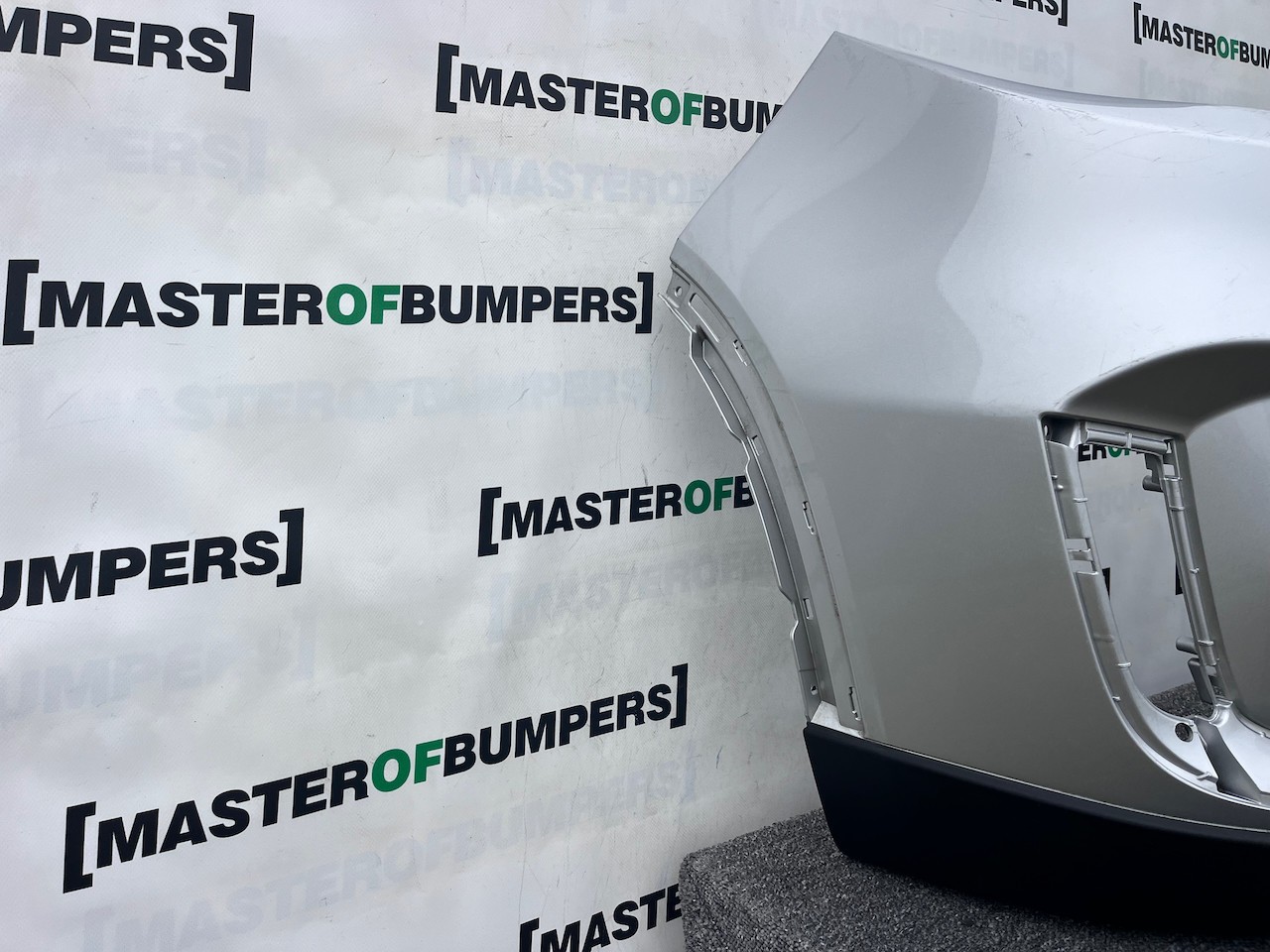 Suzuki Vitara Sz-t Mk4 Lift Hatch 2019-2024 Front Bumper 4 Pdc Genuine [j284]