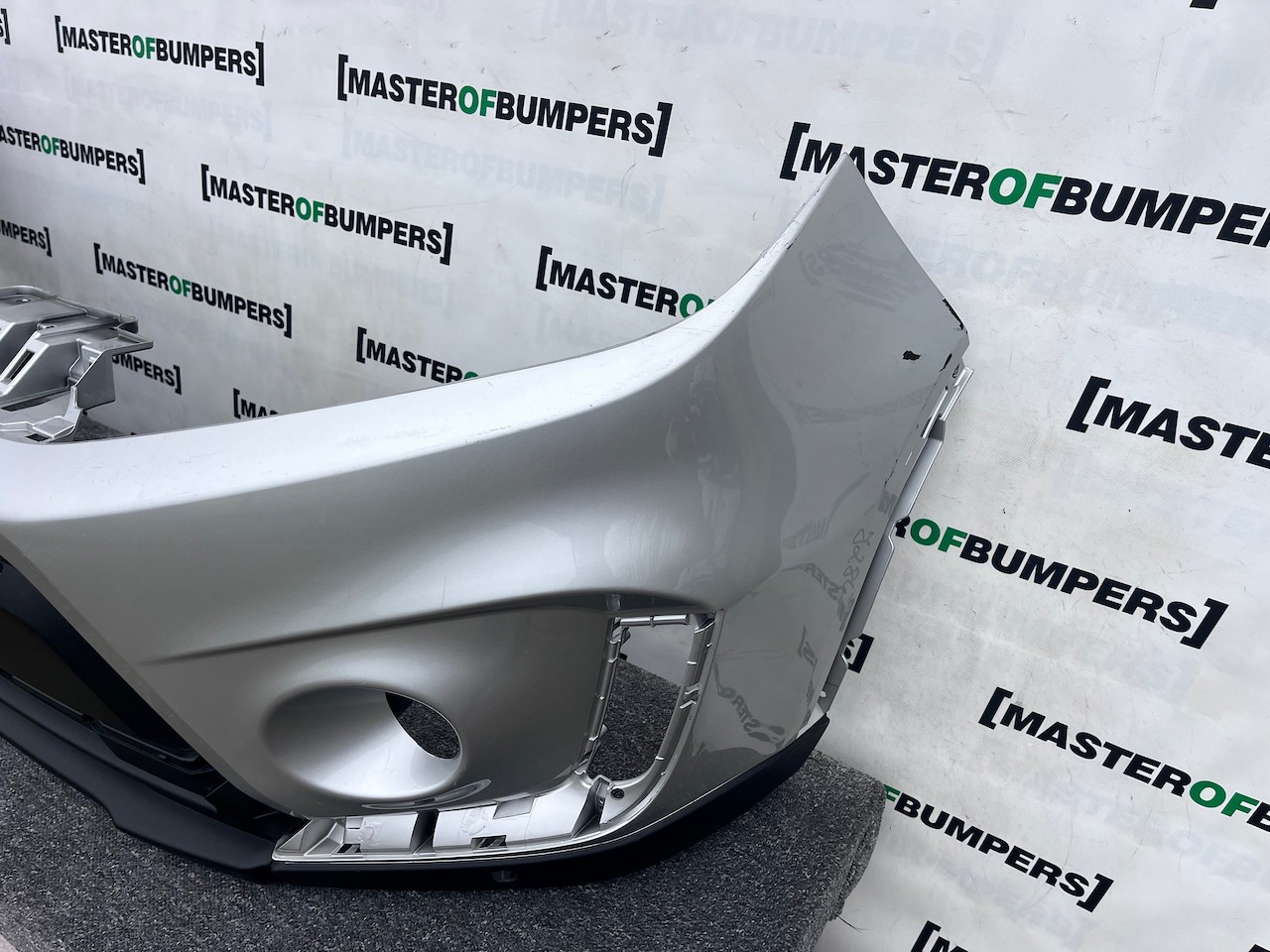 Suzuki Vitara Sz-t Mk4 Lift Hatch 2019-2024 Front Bumper 4 Pdc Genuine [j284]