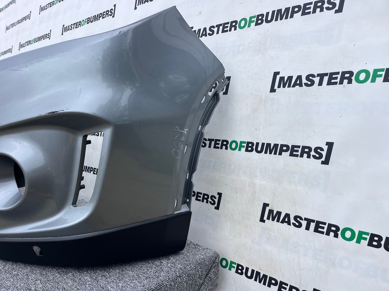 Suzuki Vitara Sz-t Mk4 Hatchback 2015-2018 Front Bumper 4 Pdc Genuine [j250]